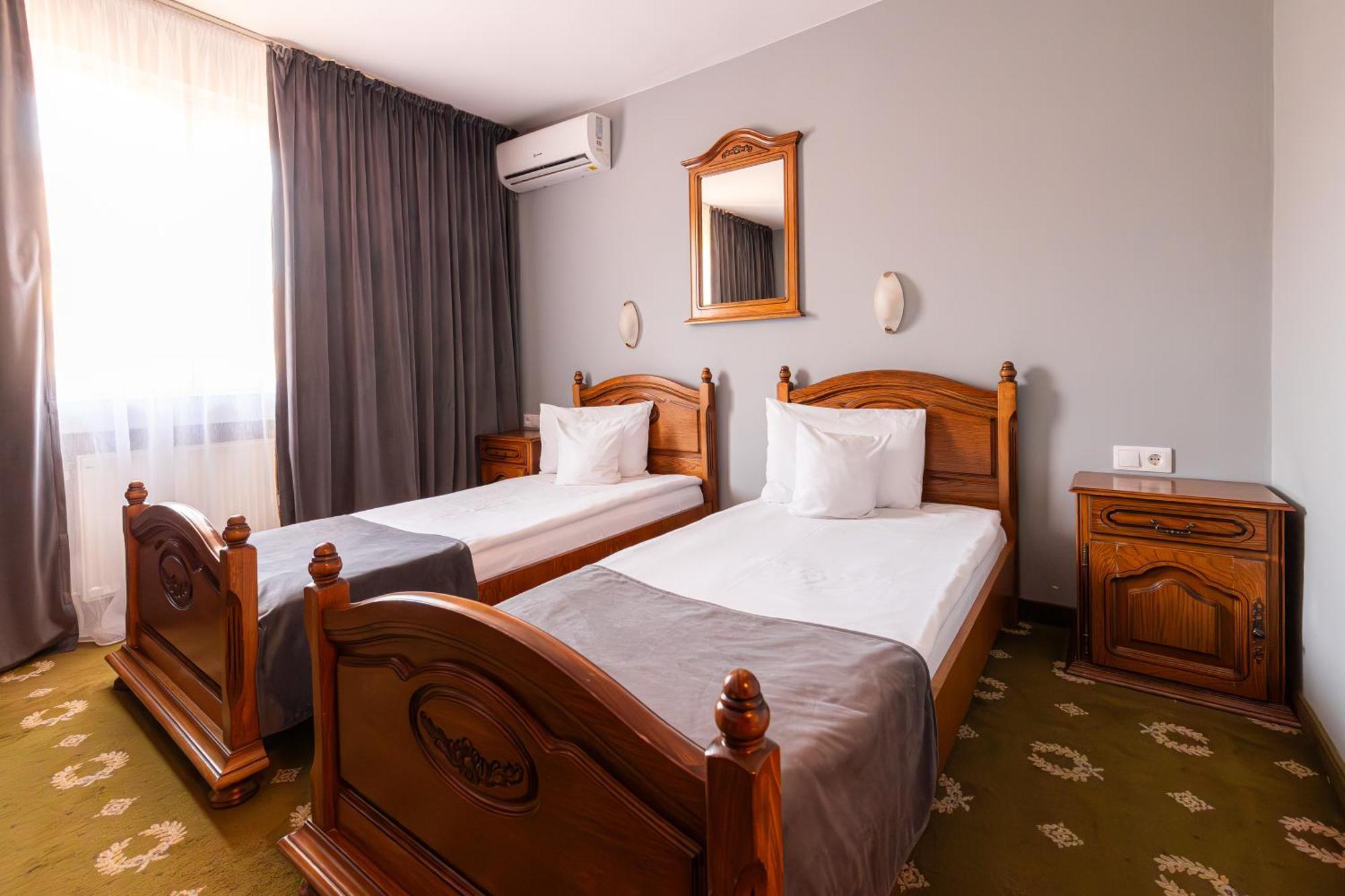 Hotel Brilliant Meses Zalău Dış mekan fotoğraf
