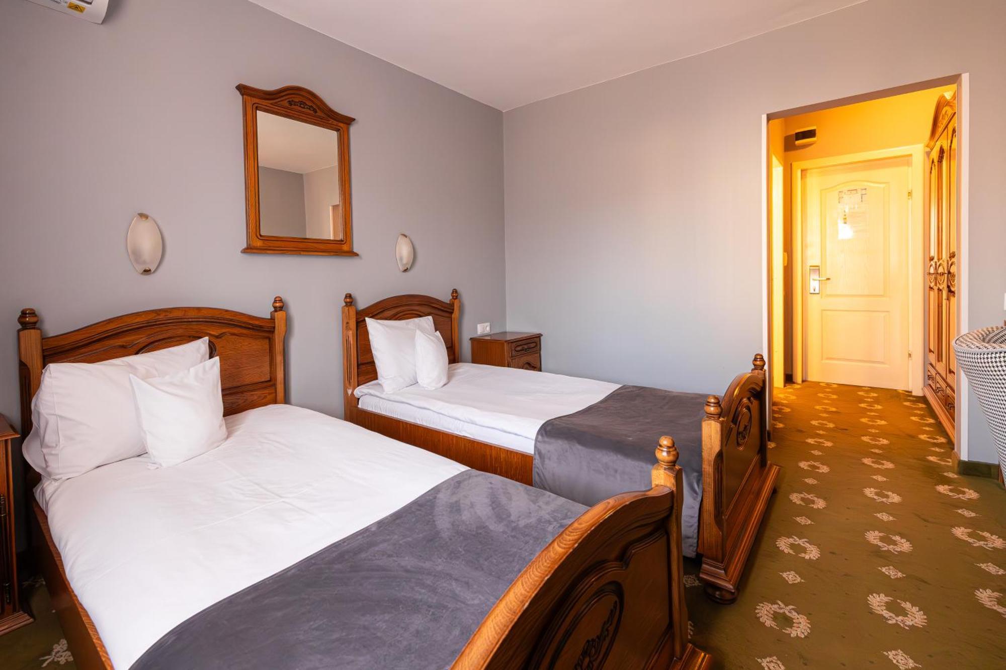 Hotel Brilliant Meses Zalău Dış mekan fotoğraf