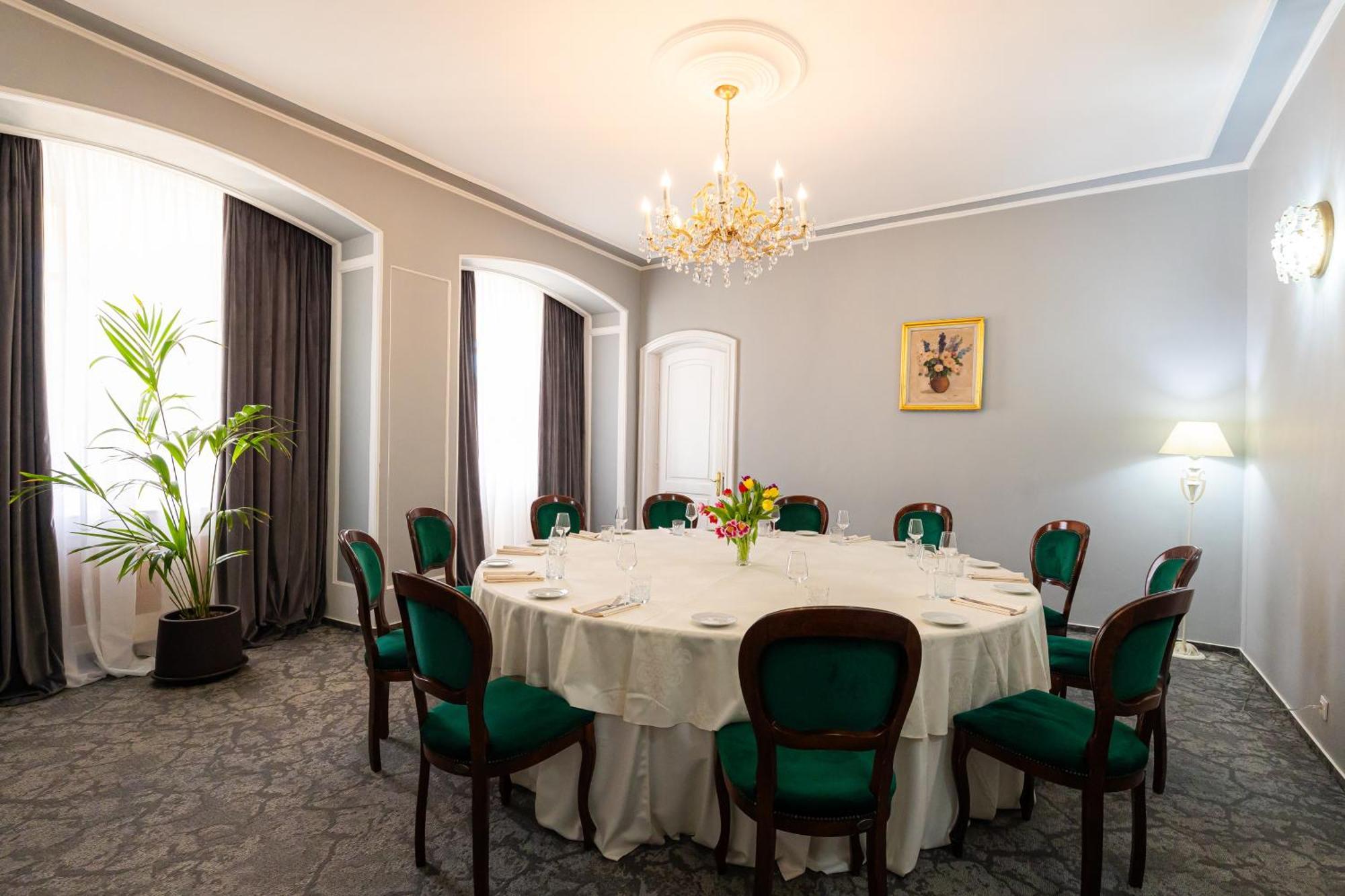 Hotel Brilliant Meses Zalău Dış mekan fotoğraf