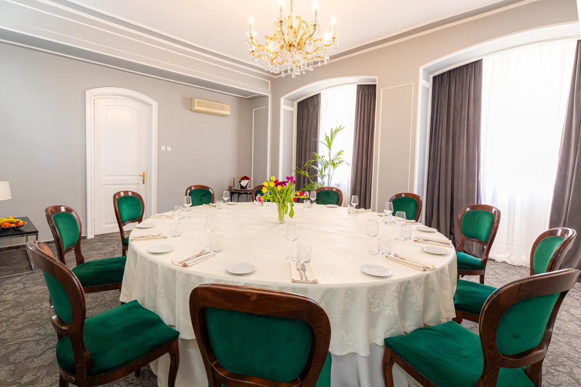 Hotel Brilliant Meses Zalău Dış mekan fotoğraf