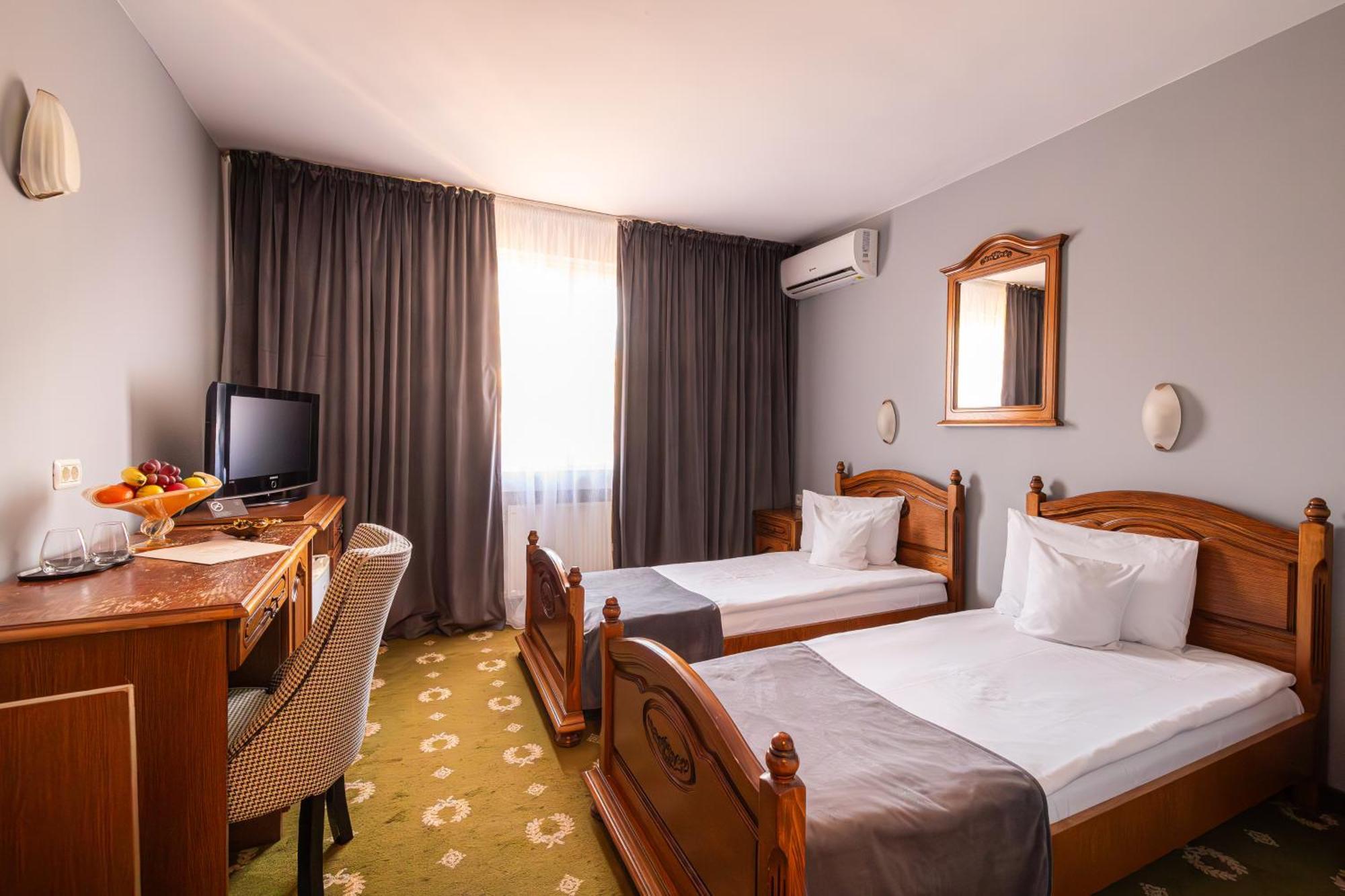 Hotel Brilliant Meses Zalău Dış mekan fotoğraf