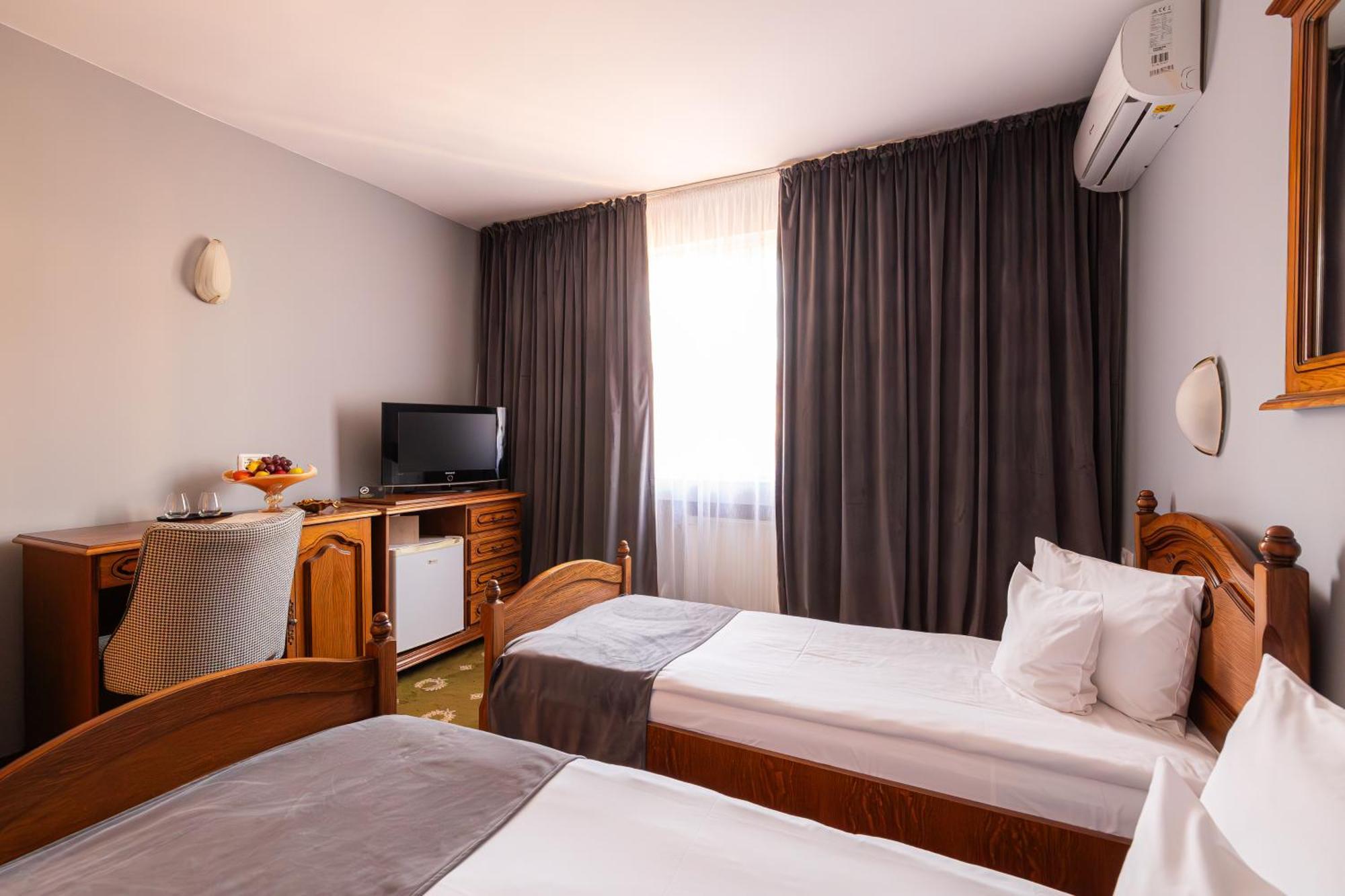 Hotel Brilliant Meses Zalău Dış mekan fotoğraf