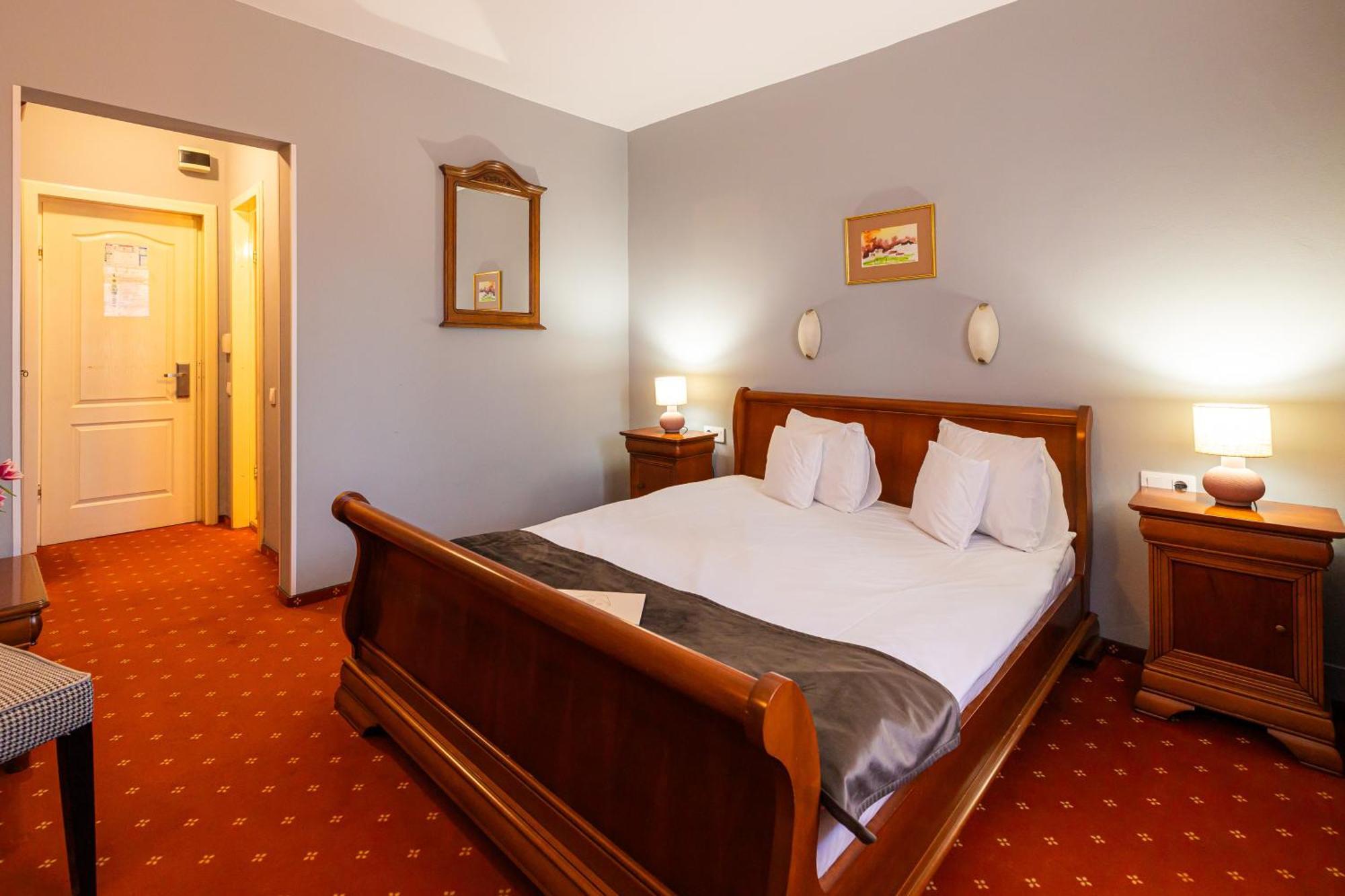 Hotel Brilliant Meses Zalău Dış mekan fotoğraf